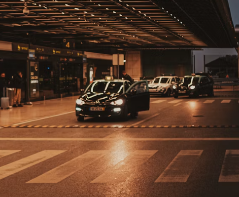 taxis à l'arrivée d'un aéroport